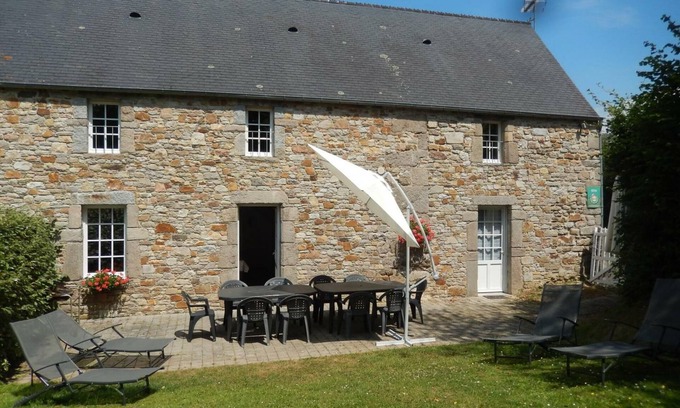 Saint-Christophe-du-Foc Cottage | Charming Cottage with Fireplace, Enclosed Garden, near Cherbourg