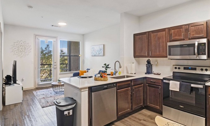 Frisco Apartment | Charming 1-bd apartment in Frisco with Fitness Room, Work Space & Swimming Pool