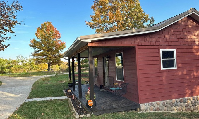 Stamping Ground Cottage | Charming 1-bedroom cottage with WiFi and AC in lovely Stamping ky