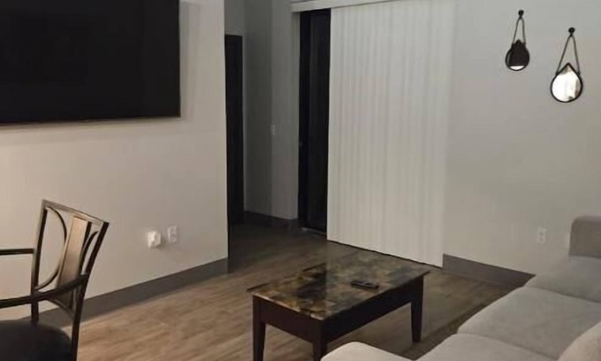 Central Business District Apartment | Charming 1-bedroom apartment with WiFi and AC in Kalamazoo