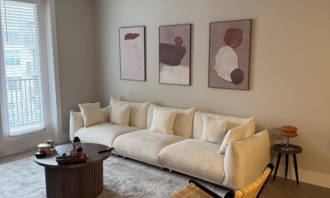 Vickery Meadow Apartment | Charming 1-bedroom apartment in fabulous Dallas with AC, f