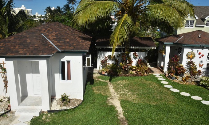 Westward Villas Subdivision Cottage | Charming 1-bedroom cottage in delightful Cable Beach Nassau with WiFi, AC,