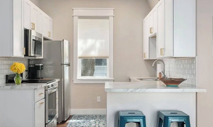 Manteo Cottage | Charming 1-bedroom cottage with WiFi and AC in gorgeous Manteo