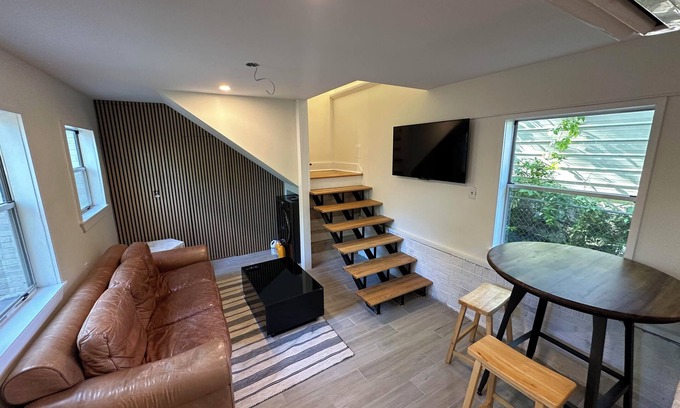 Charleston House | Charming 1-bedroom house in enjoyable Charleston with AC, WiFi
