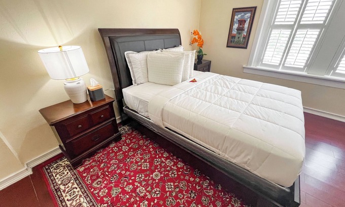 DeLand Hotel | Charming 1-bedroom hotel with WiFi, AC in wonderful DeLand