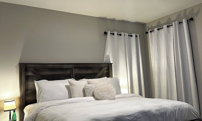 Maxwell Apartment | Charming 1-bedroom Suite in shared house - Utilities Included