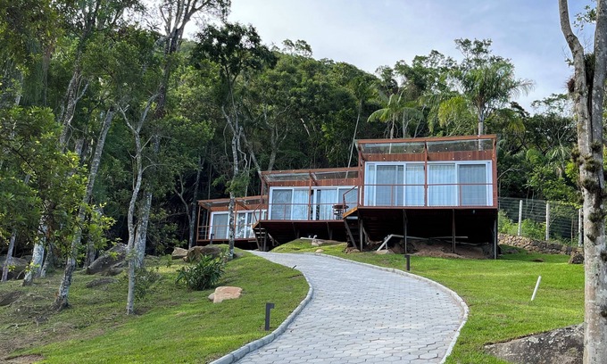 Acores House | Charming 1-bedroom bungalow in enjoyable Açores Florianópolis with AC