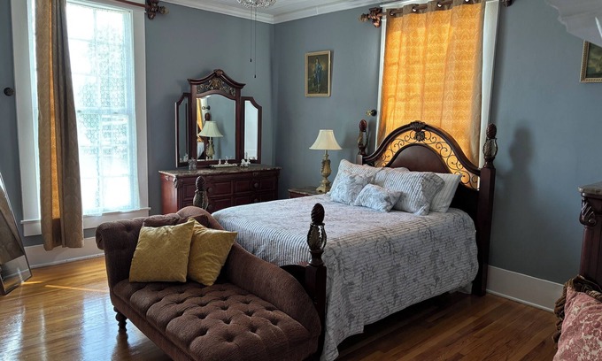 Anderson Bed & Breakfast | Charming 1850 antebellum B&B, minutes from Anderson University and Clemson.