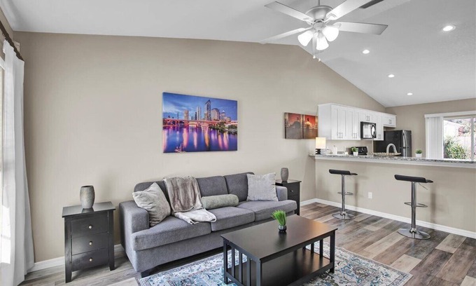 Tampa House | Charming 2/2 Duplex in Ybor - Perfect for Traveling Nurses and Professionals