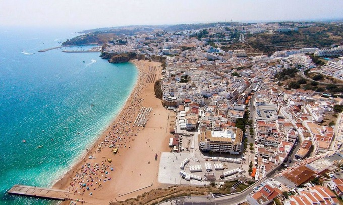 Vale de Carro Apartment | Charming 2-bed Apartment in Olhos de Água