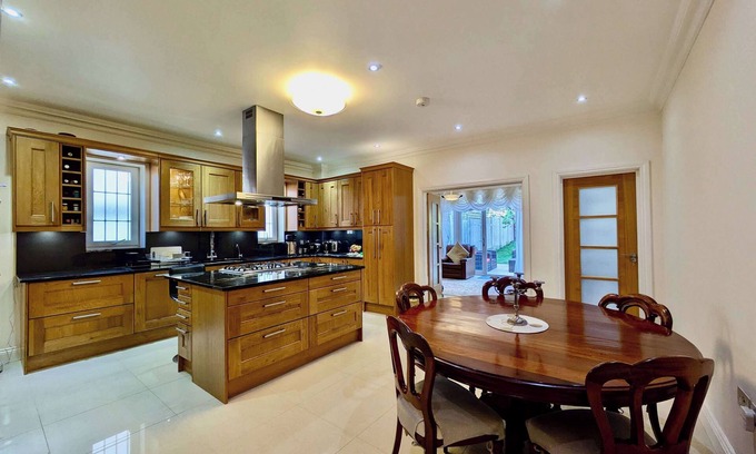 Golders Green House | Charming 2-Bedroom Retreat in London