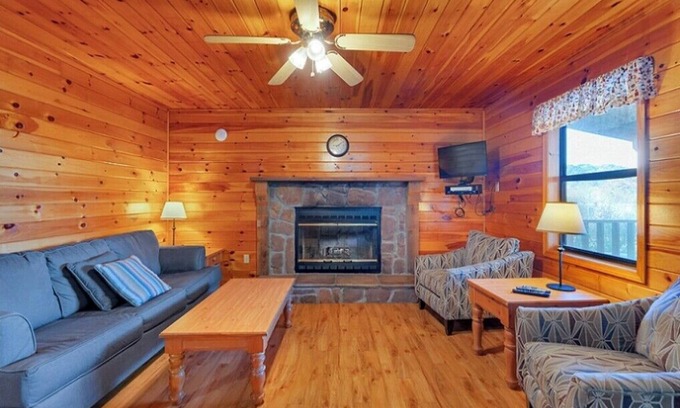 Byrdstown Cabin | Charming 2 Bedroom 1 Bath Lake View Cabin on Dale Hollow Lake #11