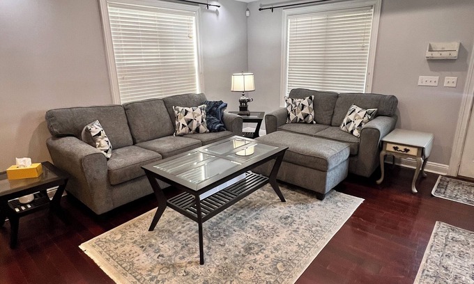 Cincinnati House | Charming 2-bedroom 2 1/2 bath House with WiFi and AC in fabulous Cincinnati