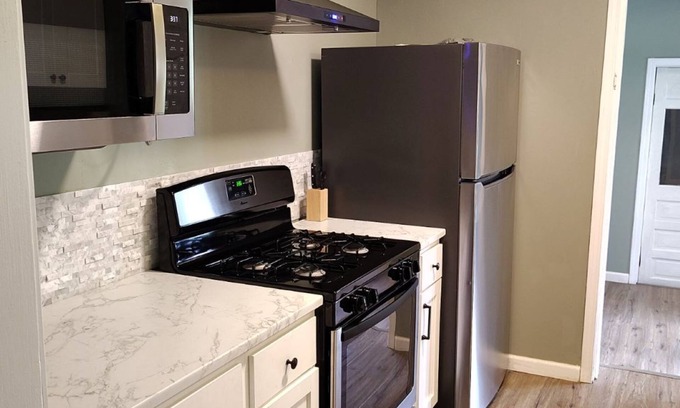 Fair Heights Apartment | Charming 2-bedroom apartment in lovely Tulsa with WiFi, AC