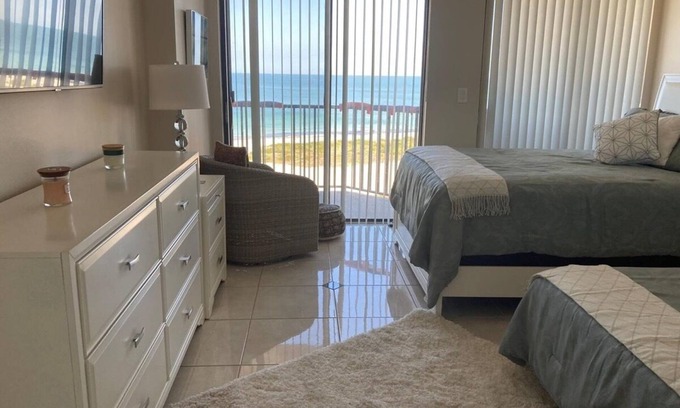 Feather Sound Condo | Charming 2-bedroom condo with Ocean View, AC, WiFi in gorgeous Clearwater