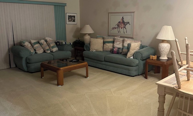 Villas Condo | Charming 2-bedroom condo in fabulous Fort Myers. Close stores and restaurants.