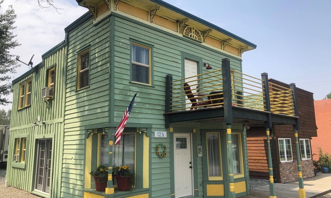 Reed Point Cottage | Charming 2-bedroom cottage in lovely Reed Point with WiFi, AC