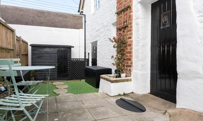 Bridport Cottage | Charming 2 Bedroom Character Cottage