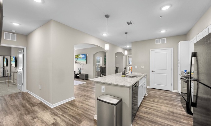 Melbourne Condo | Charming 2-bedroom condo with fitness room and AC in Melbourne
