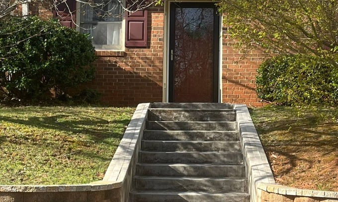 Athens Condo | Charming 2-bedroom condo off Lumpkin