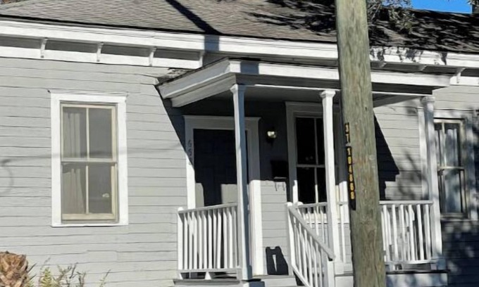 Dixon Park Cottage | Charming 2-bedroom cottage in lovely Savannah with WiFi, AC