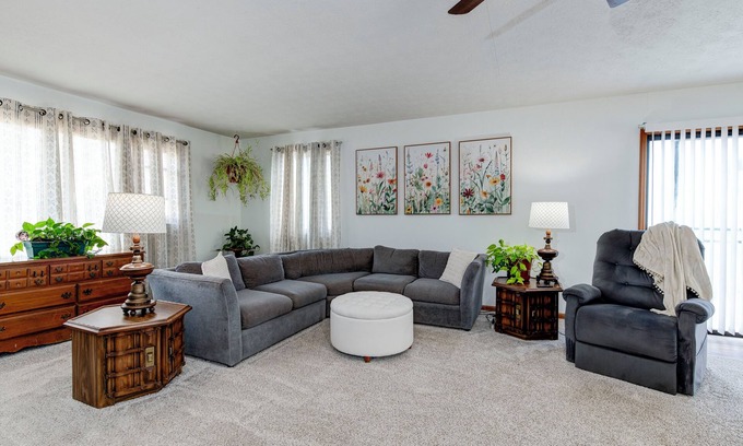 Asheville House | Charming 2-Bedroom Family-Friendly Farm Stay - Experience the Countryside!