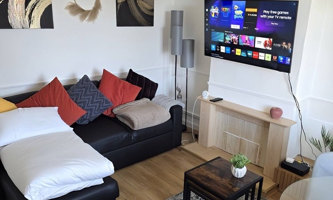 Birmingham House | Charming 2-bedroom house in Erdington, Birmingham with WiFi access, sleeps 6 max