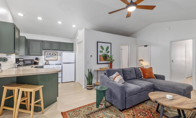 Saugatuck House | Charming 2-bedroom house in Saugatuck with AC, WiFi, Pet Friendly