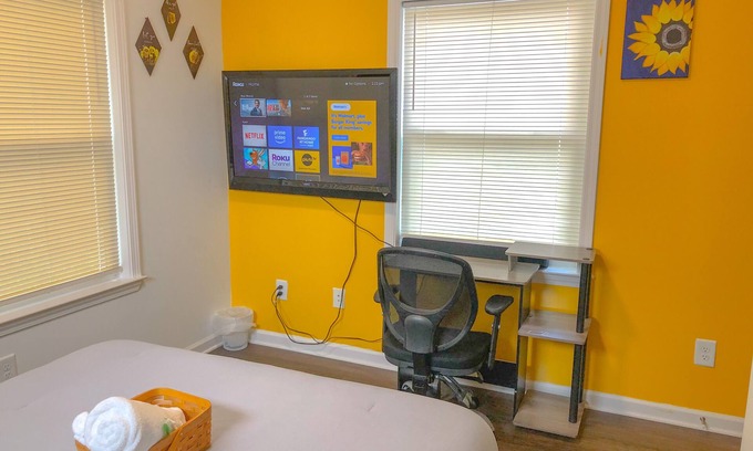 Pittsburgh House | Charming 2-bedroom house with WiFi and AC in terrific Atlanta