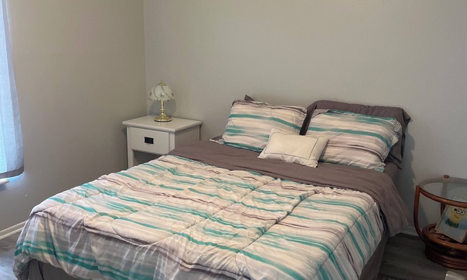 Deltona Lakes House | Charming 2-bedroom house with WiFi, AC in fabulous Deltona , Florida