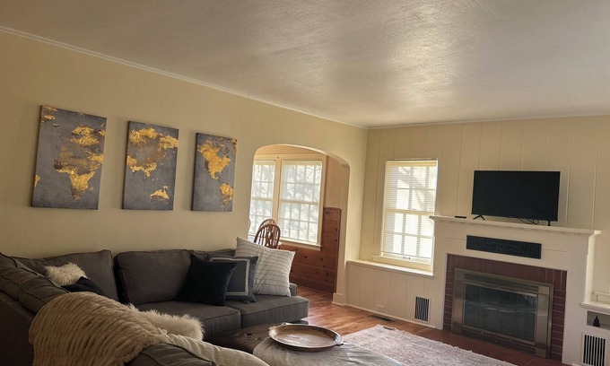 Medford House | Charming 2-bedroom house with WiFi and AC in lovely Medford