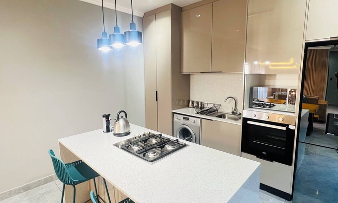 Douglasdale House | Charming 2-bedroom house in Sandton with WiFi, AC