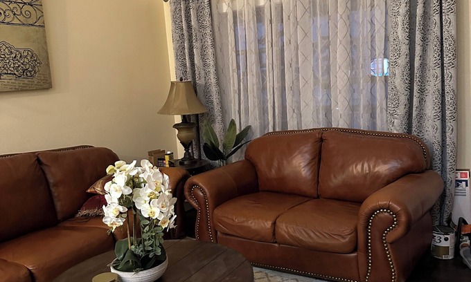 London House | Charming 2-bedroom house in amazing London, KY with AC, WiFi