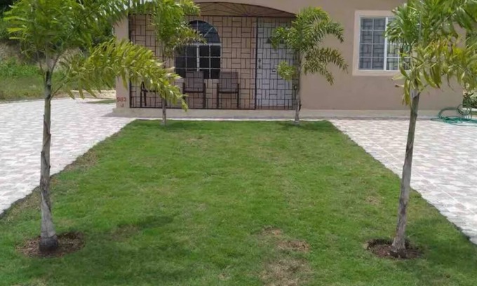 Montego Bay House | Charming 2-bedroom bungalow with WiFi and AC in Montego Bay