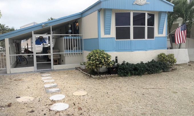 Tavernier House | Charming 2-bedroom mobile home with everything you need to enjoy the FL Keys.