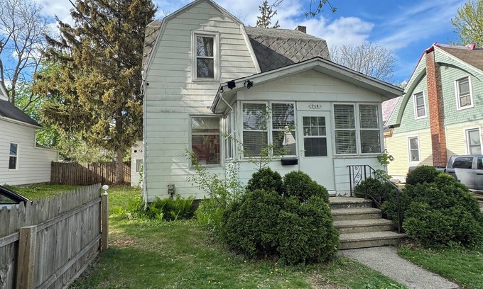 Jackson House | Charming 2-bedroom Private Upstairs Loft in house in enchanting Jackson