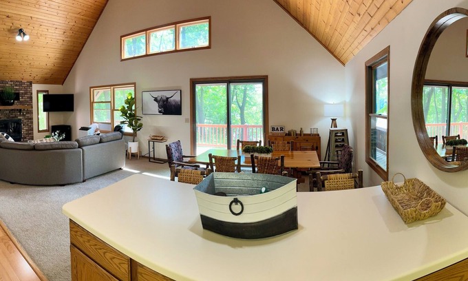 Balsam Lake Cabin | Charming 2-bedroom cabin with AC and WiFi on Balsam Lake