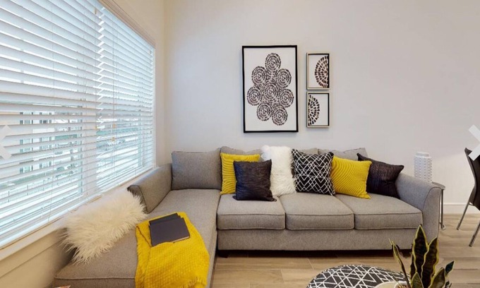 Farmingdale Apartment | Charming 2-bedroom apartment close to Ryder Cup in Farmingdale with Parking