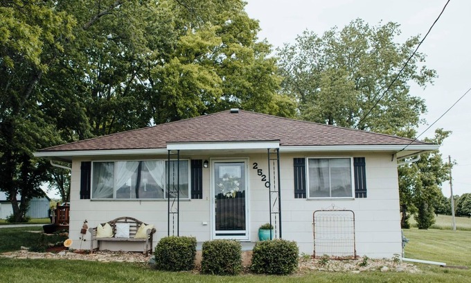 Waldron House | Charming 2-bedroom house comfortable cottage in the country but close to city