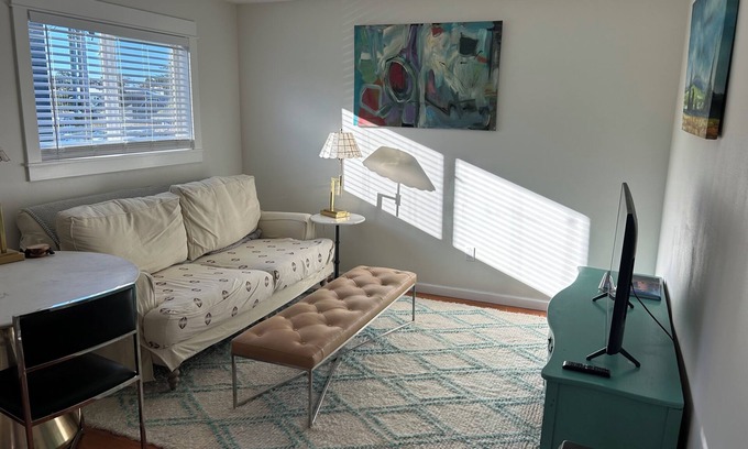 Lincoln City Apartment | Charming 2-bedroom apartment with WiFi, AC in enjoyable Lincoln City, ocean