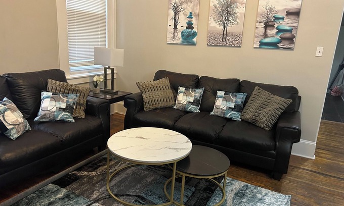 Center City West Apartment | Charming 2-bedroom apartment with WiFi, AC in wonderful Philadelphia