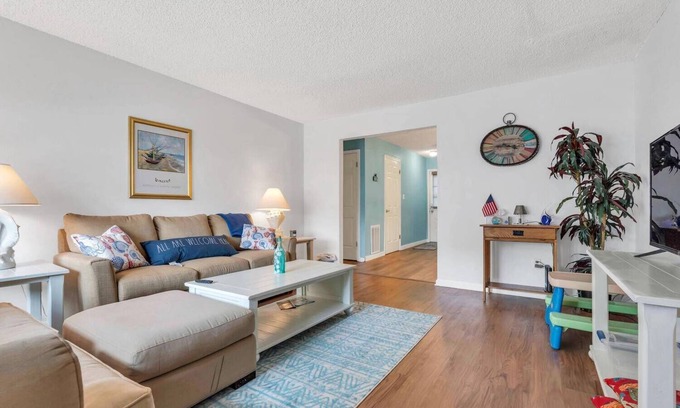 Ortley Beach Condo | Charming 2-bedroom condo in Seaside Park, one block from the beach