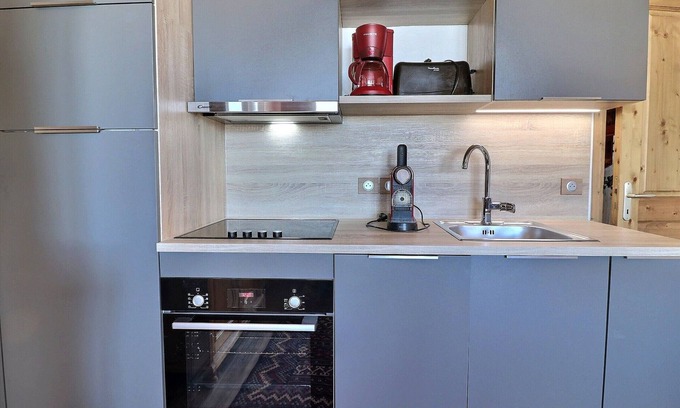 Meribel-Mottaret Apartment | Charming 2-Room Cabin Ski-In/Ski-Out, Near Shops, Sleeps 6