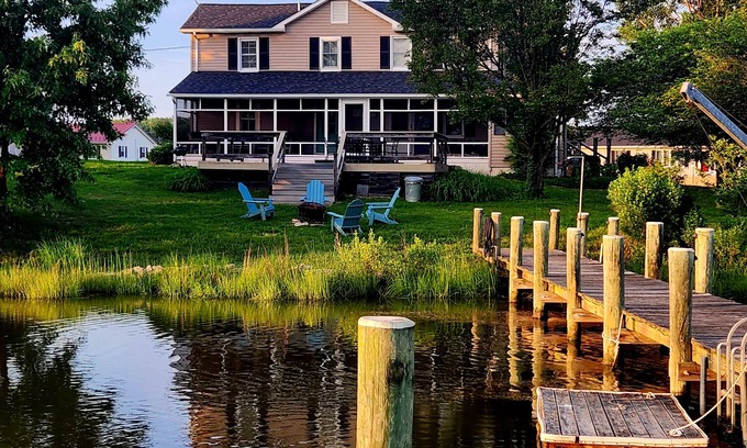 Avenue Other | Charming 200-year-old Waterfront Farmhouse 1.5 Hours from DC