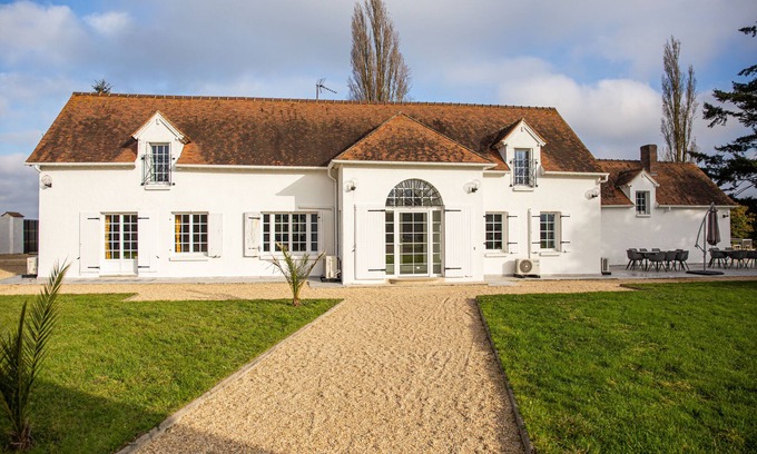 Orvilliers Villa | Charming 240m2 house with additional 80 m2 detached building