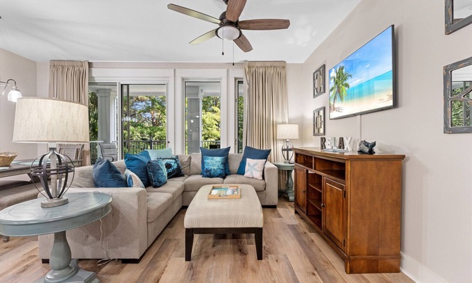 Baytowne Wharf Condo | Charming 2BR at Baytowne Wharf! Furnished Balcony, Pool + Hot Tub, Beach Tram