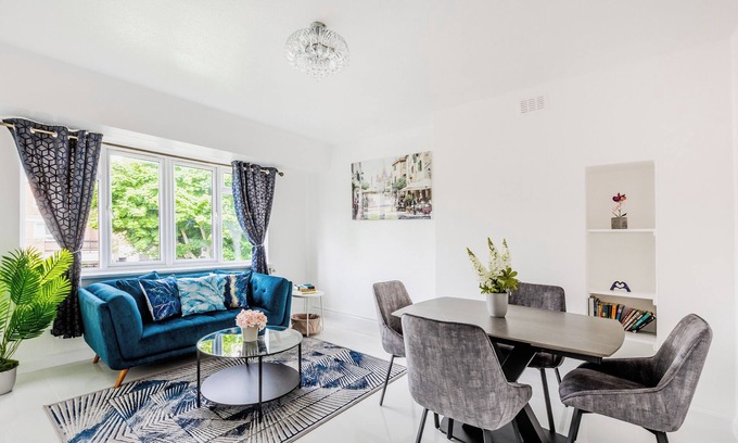 Latchmere House | Charming 2BR, Battersea, 7min Clapham Junction St.