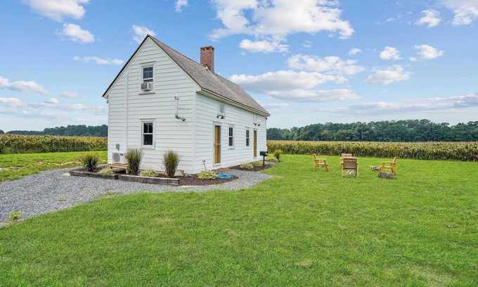 Locustville Cabin | Charming 2BR w/Fire Pit on Farm | 10 Min to Wharf