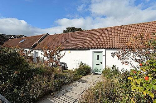 Gilmerton Bed & Breakfast | Charming 3 Bed Cottage , Private Budget Room , Free street parking , strong Fibre Optic Internet , Garden