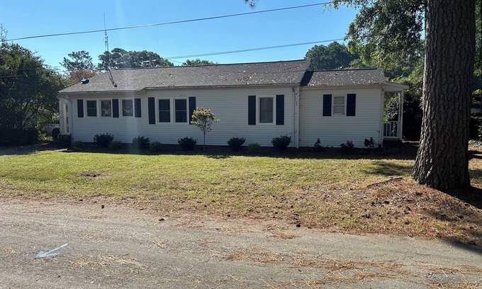 Hayes House | Charming 3-bedroom house with WiFi, AC in fantastic Gloucester Point